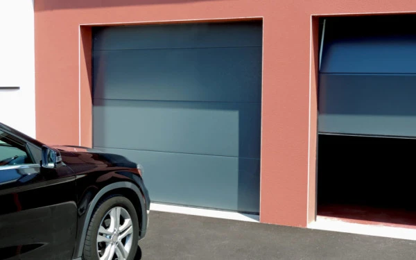 Porte-de-garage-sectionnelle_2-scaled-1-1080x675