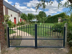 Fabrication d'un portail sur mesure et d'un portillon  