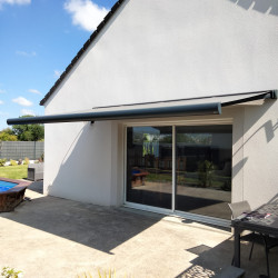 Entreprise de menuiserie pour l'installation d'un store banne  